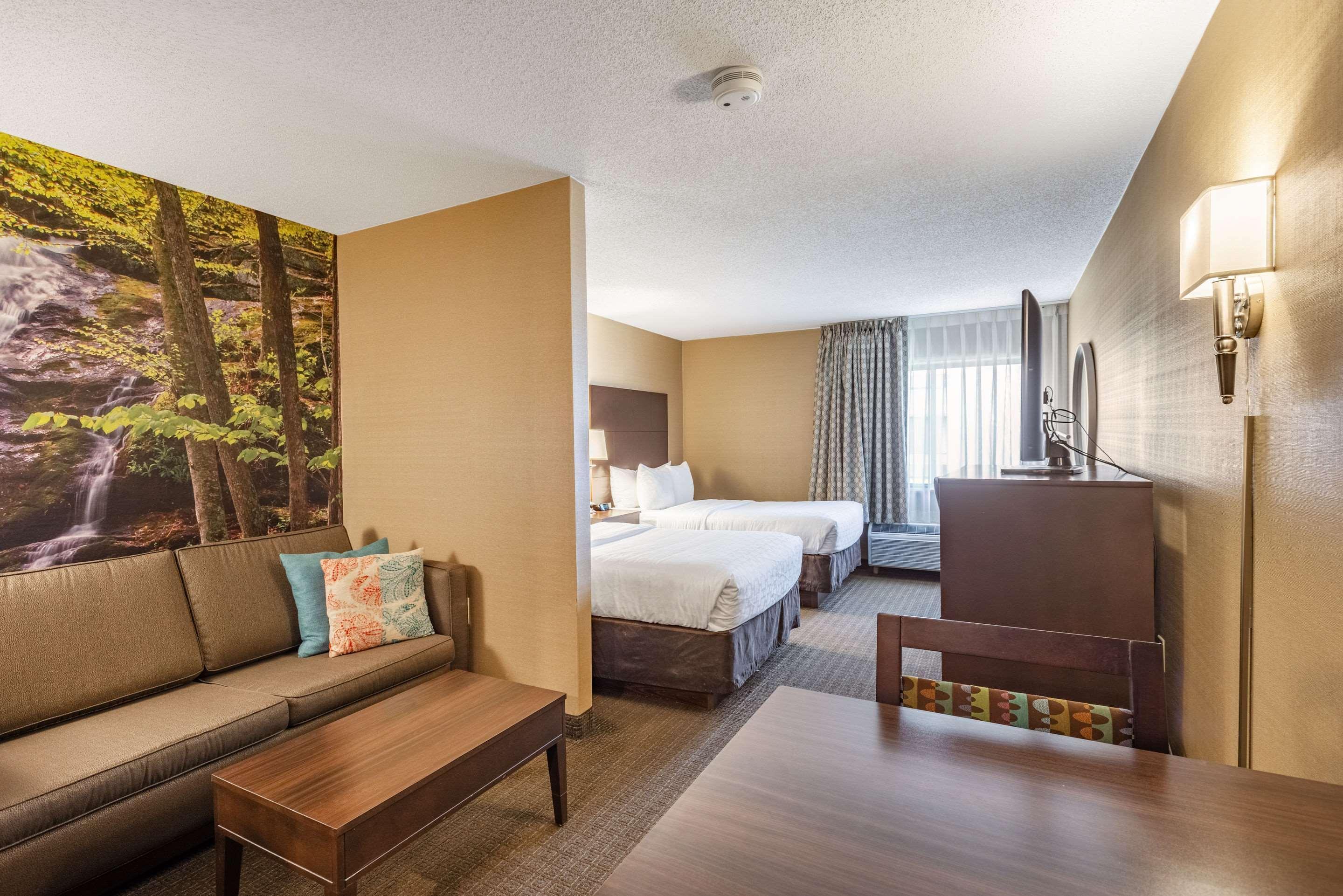 Hotel Clarion Pointe Harrisonburg Exterior foto