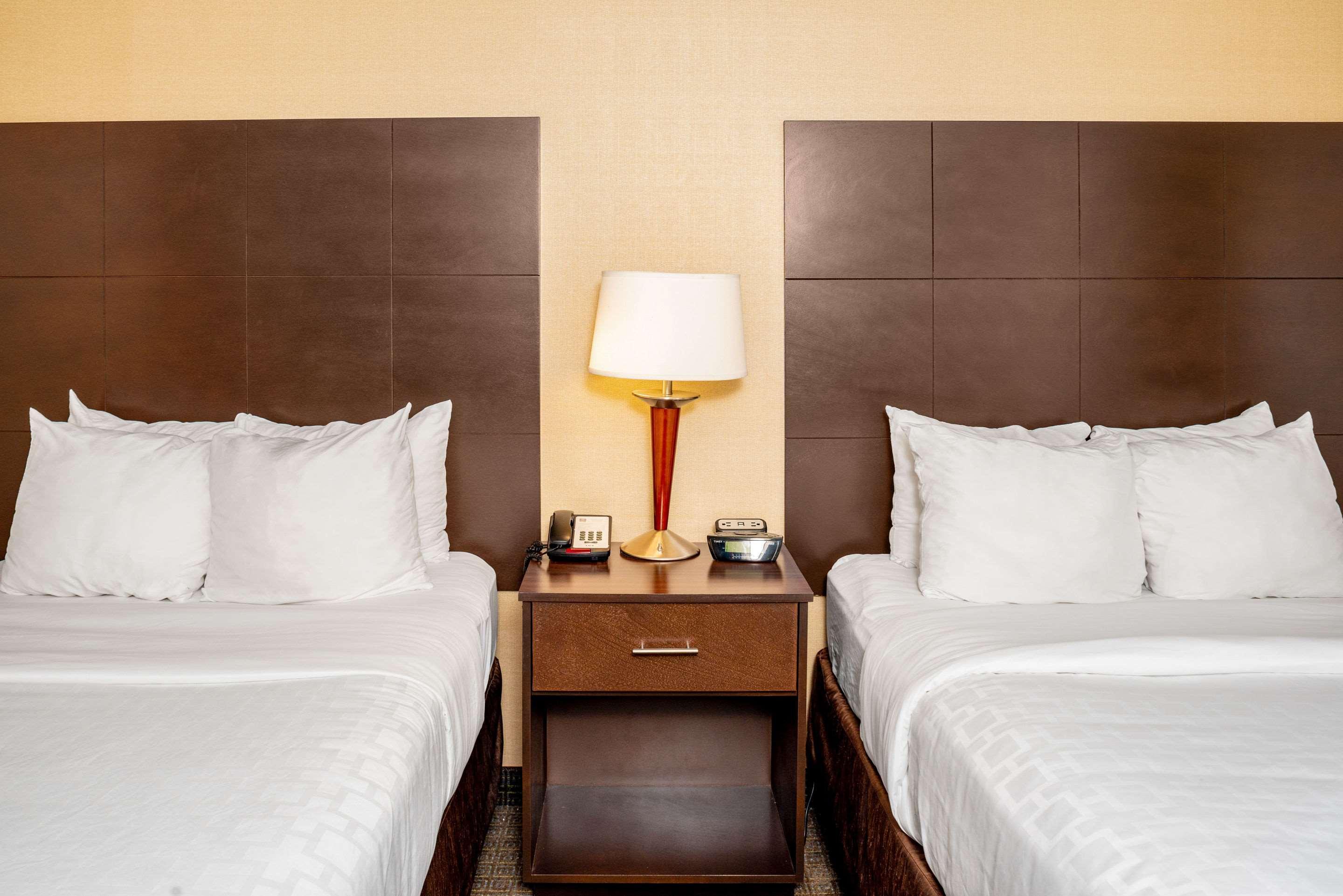 Hotel Clarion Pointe Harrisonburg Exterior foto