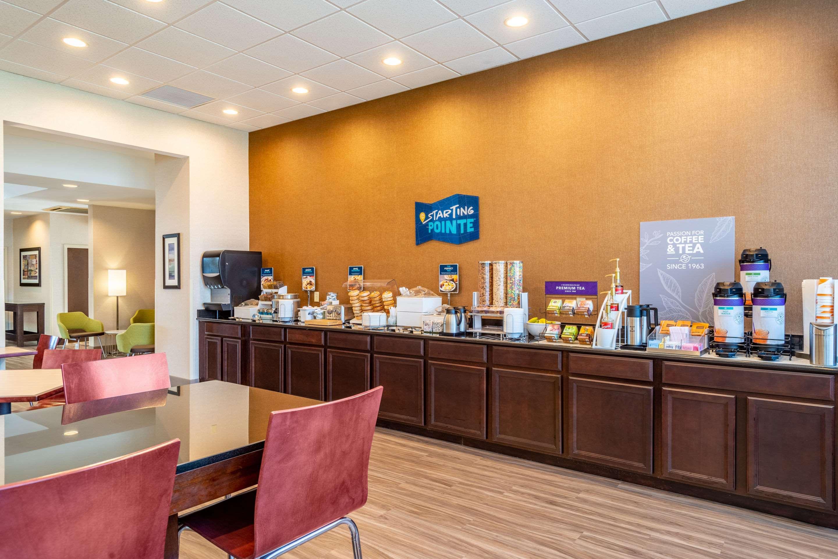 Hotel Clarion Pointe Harrisonburg Exterior foto