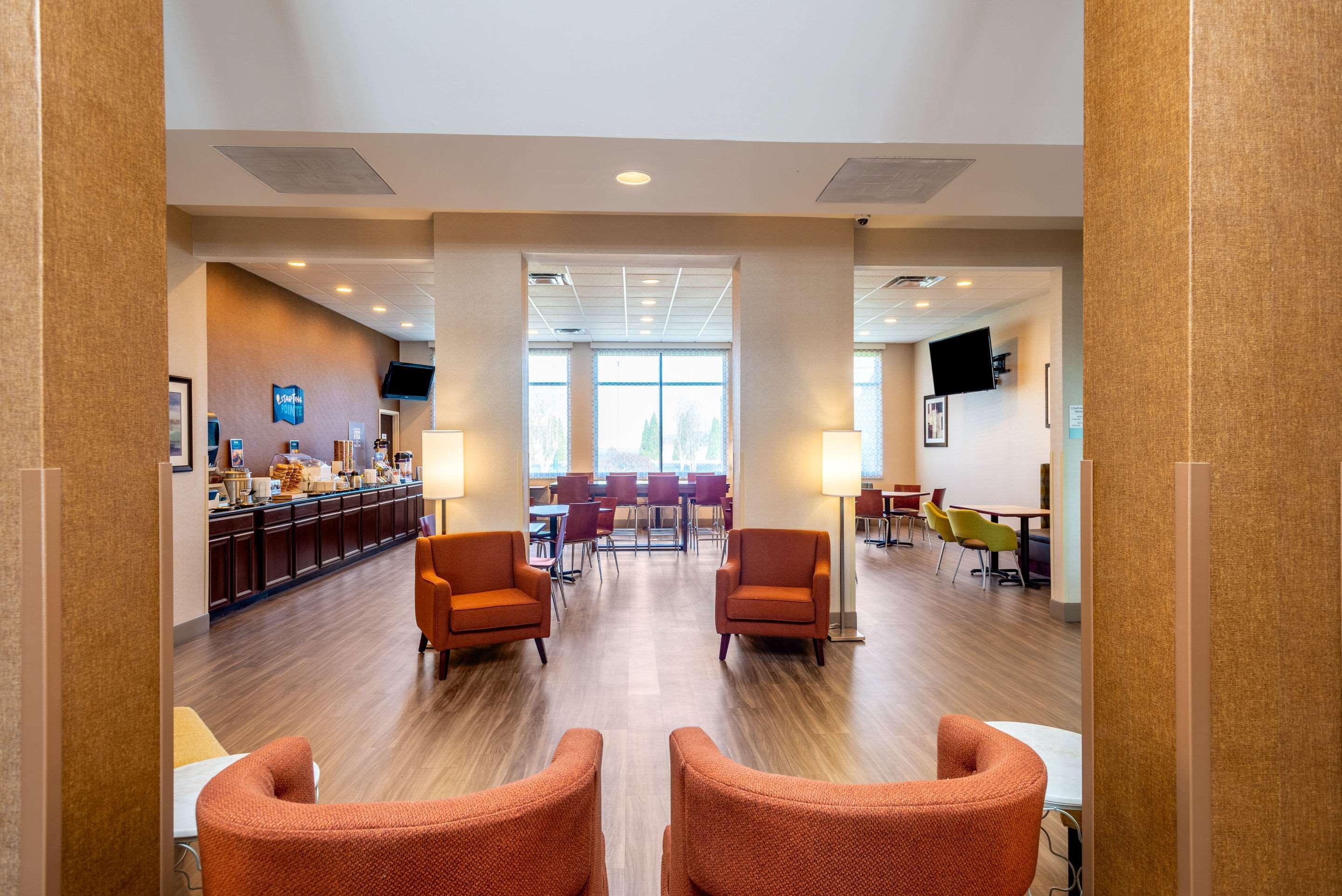 Hotel Clarion Pointe Harrisonburg Exterior foto